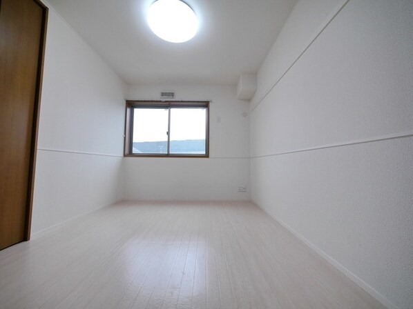 ハイツシェーンVの物件内観写真